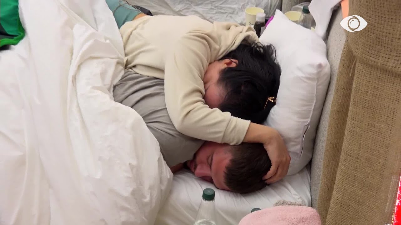 Mëngjes i ëmbël për Bardhin, Sara i futet në shtrat dhe e përkëdhel - Big Brother Albania VIP 3