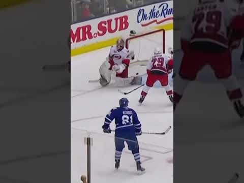 Phil Kessel Blasts One On The 5 On 3!!  (Dec 28, 2010)  #leafs #hockey