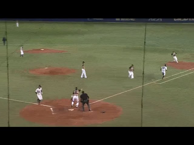 【8回裏】マリーンズ・岡田 華麗なセーフティースクイズと足で追加点!! 2015/10/5 M-F