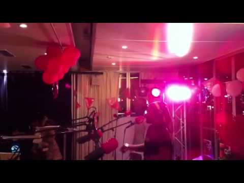 L4 performing 'Follow Through' @ Glazen Studentenbus, Rotte