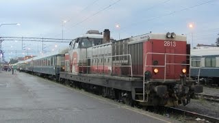 preview picture of video 'Finland: VR Class Dr16 locomotive at Oulu station on a Kolari to Helsinki night train service'