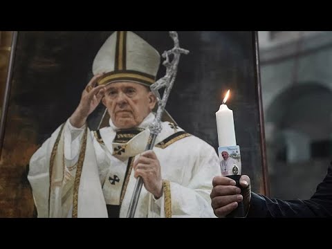 Video Thumbnail: Falschmeldungen im Netz: Verschwörungstheoretiker glauben an früheren Todeszeitpunkt des Papstes