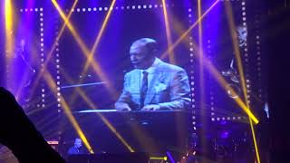 Gigi D&#39;Alessio  ft. Renato Carosone lo mammeta e tu - live parigi 2015