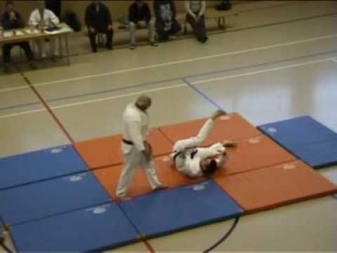 Prüfung zum 4. Dan Shotokan von Shihan Giovanni Martellino (7. Dan Fudokan)