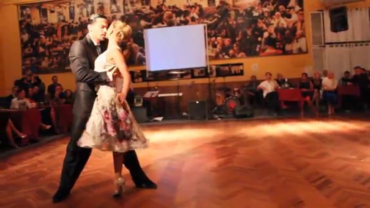 Mauro Caiazza y Carolina Giannini en Milonga Parakultural