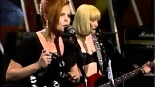 Go-Go&#39;s - Our Lips Are Sealed (Live &#39;90)