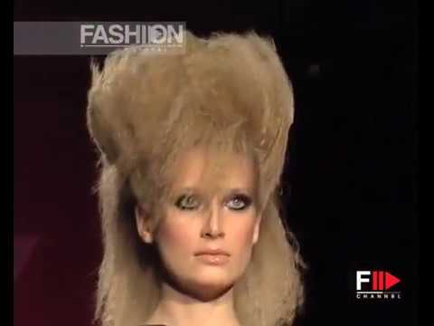 "Versace" Autumn Winter 2001 2002 2 of 4 haute couture by Fashion Channel