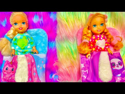 Elsa and Anna toddlers sleepover and slime