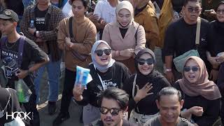 Download lagu Ngatmombilung ft. Miga Sadewa - Klebus (Live at Pesta Semalam Minggu Vol. 4) mp3 Download lagu Ngatmombilung ft. Miga Sadewa - Klebus (Live at Pesta Semalam Minggu Vol. 4) mp3
