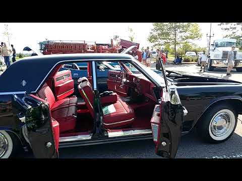 1962 BLACK LINCOLN CONTINENTAL 4 DOOR SEDAN