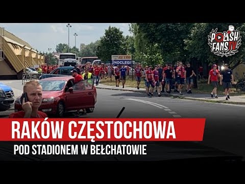 Kibice Rakowa Częstochowa pod stadionem w Bełchatowie (20.07.2019 r.)