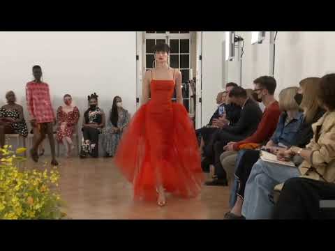 Cara Taylor for Carolina Herrera SS 2022 New York Fashion Week september 9, 2021.