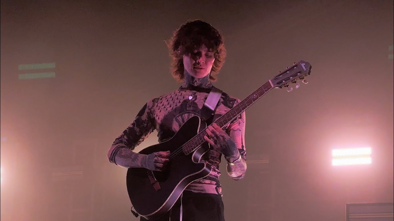 Tim Henson e Polyphia tocando Playing God ao vivo em 2024