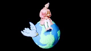 Musik-Video-Miniaturansicht zu La Lune & Le Soleil Songtext von Bonnie Banane