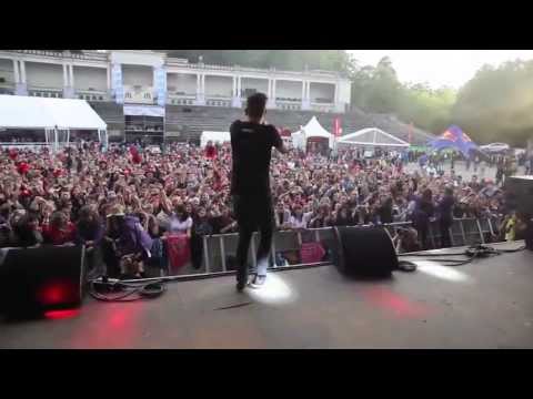 Quentin Mosimann Plays "HEY DJ!"