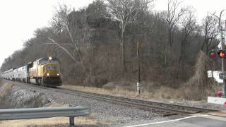 preview picture of video 'Amtrak Texas Eagle  Led By Union Pacific EMD SD70M Freight Locomotive---February 22, 2011'