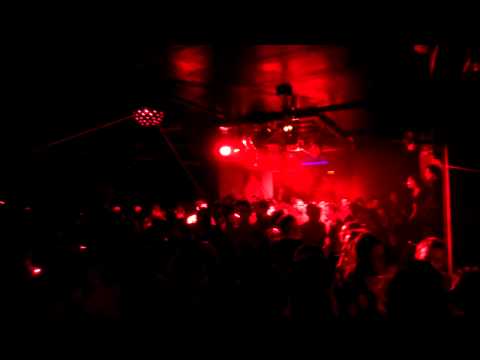 Red Zone 19-11-11:dj Lee Van Dowski plays Radio Slave-Screaming hands