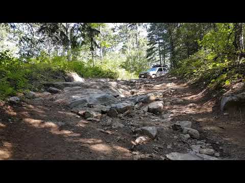 Jeep Patriot offroad rock descent
