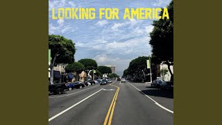 Musik-Video-Miniaturansicht zu Looking For America Songtext von Lana Del Rey