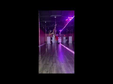 Advanced Pole Dancing Freestyle