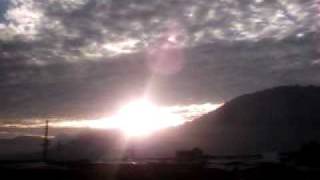 preview picture of video 'Nubes de Terremoto sobre la ciudad  的地震雲'
