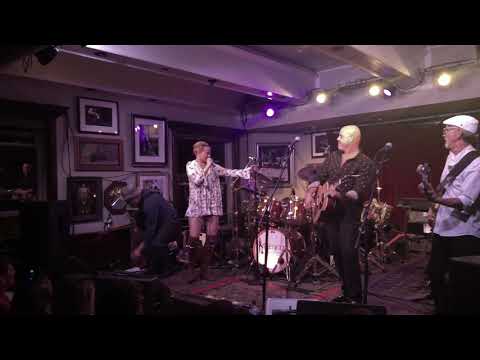 Gretchen Rhodes with The Mick Fleetwood Band || RattleSnake Shake