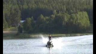 preview picture of video 'Skoter På Vatten Pro-X 2 @ Smedsbyn'