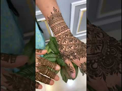 "Beautiful Mehendi Desing for brides☺️.Easy and stylish☺️"