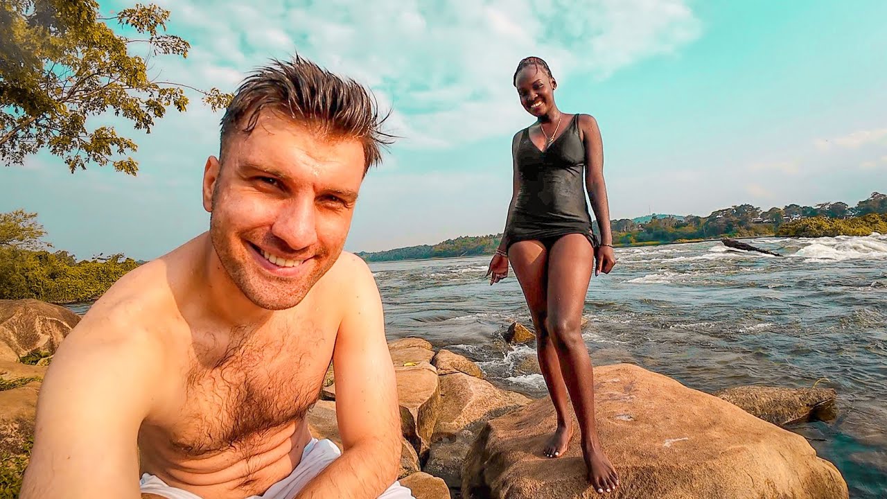 Negresă îmi arată de unde izvorăște Nilul 🇺🇬