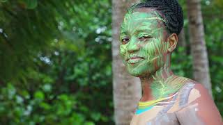 Bodypainting at Hamanasi: Destiny Wagner and Shaniki Hernandez