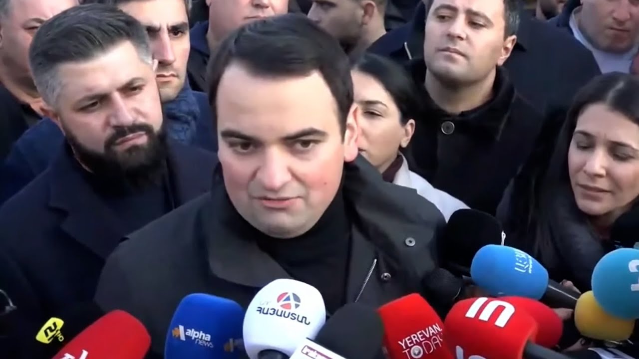 Բենթլի քշող սրբազա՞նն է մաքրելու մեր եկեղեցին․ Նարեկ Կարապետյան