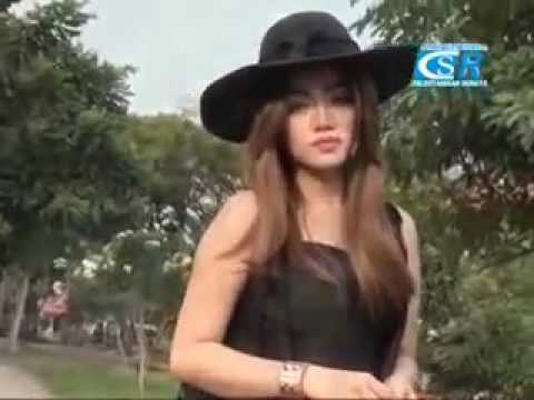 GEREJA TUA ~ DEVIANA SAFARA