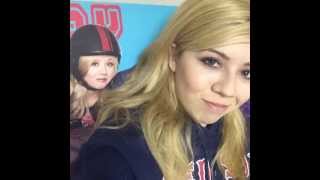 Download lagu Jennette McCurdy Vine post: Sometimes don't you just wish you could be two places at once... mp3