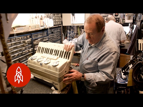 紐約市最後一個手風琴修理工。 (New York City's Last Accordion Repairman)