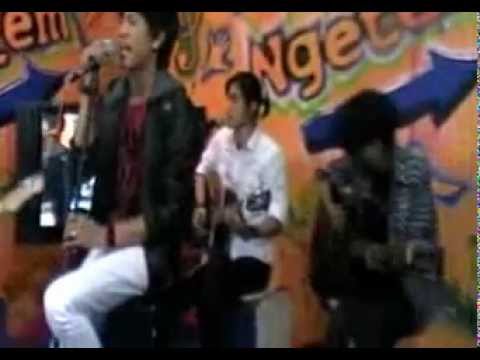 ESTA BAND LIVE ACOUSTIC