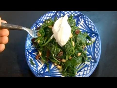 Spiced spinach with pine nuts, nutmeg and raisins Recipe - Five Minute Food