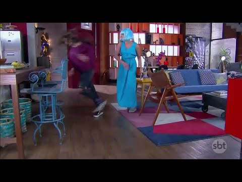 Carinha de Anjo: Estefânia estapeia Cassandra