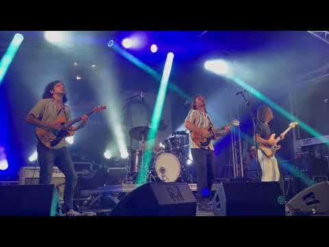 Silver Synthetic "Cinnamon Girl" live @ Bordeaux