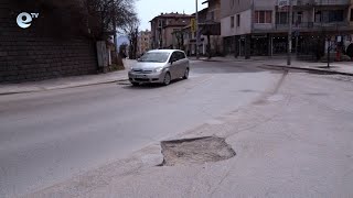 Снегът в Смолян се стопи и зейнаха дупките...Кога общината ще ги закърпи?