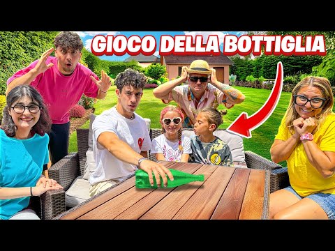 GIORGIA FA IL GIOCO DELLA BOTTIGLIA GIGANTE CON TUTTI I NOSTRI AMICI E FIDANZATO MATTIA!