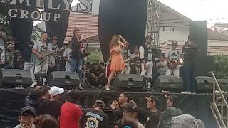 Download lagu kehancuran cinta ~ Yunita & Ani Anjani ||  Familys group edisi Ciputat Timur Tangsel mp3