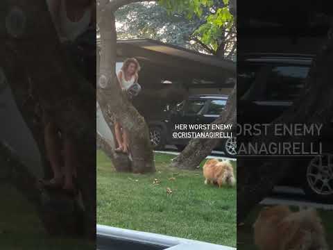 Cristiana Girelli spaventata dal cane di Alisha Lehmann