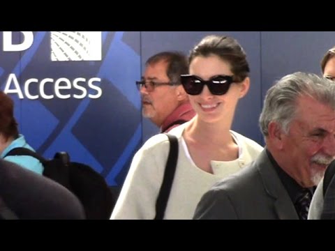 download lagu mp3 mp4 Anne Hathaway Wedding Photographer, download lagu Anne Hathaway Wedding Photographer gratis, unduh video klip Anne Hathaway Wedding Photographer