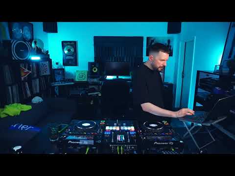 ESKEi83 LIVE from the Studio