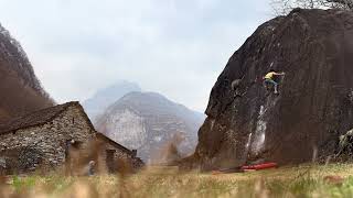 Video thumbnail de Black Mirror, 6b+. Brione