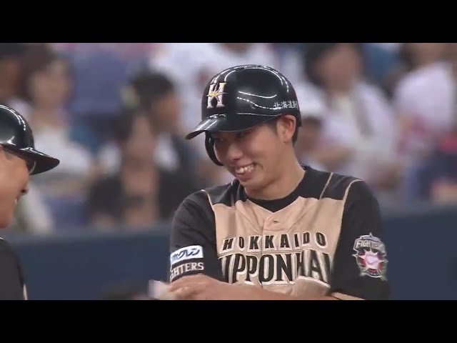 【4回表】本人も思わず笑顔が出るファイターズ・太田の勝ち越し3ベース!! 2017/8/14 H-F