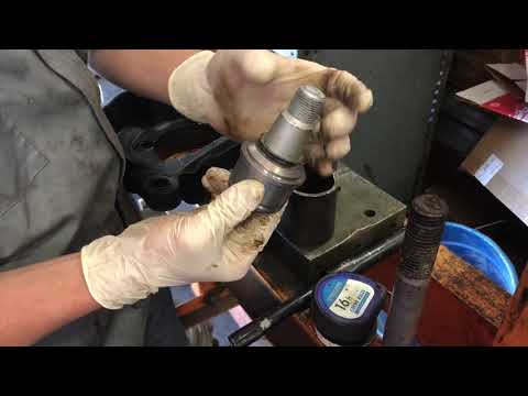 How To Replace Ford Superduty Ball Joints 1998-2004 Excursion F250 F350 F450 F550 Dana 50 Or Dana 60