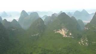 preview picture of video 'Hot air ballooning in Yangshuo'