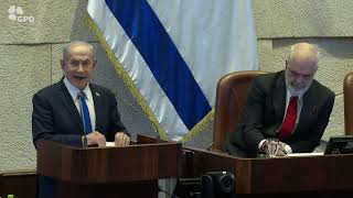 דברי ראש הממשלה בנימין נתניהו בישיבה מיוחדת של הכנסת לכבוד ראש ממשלת אלבניה אדי רמה (עדכוני משרד ראש הממשלה) - התמונה מוצגת ישירות מתוך אתר האינטרנט יוטיוב. זכויות היוצרים בתמונה שייכות ליוצרה. קישור קרדיט למקור התוכן נמצא בתוך דף הסרטון