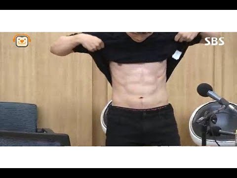 Yeo Jin Goo surprises fans with his 8 pack abs